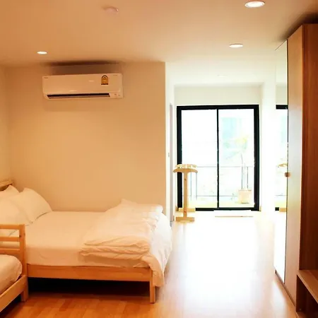 Live Like A Local In Ekkamai Apartment Bangkok Exterior photo