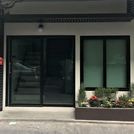 Live Like A Local In Ekkamai Apartment Bangkok Exterior photo